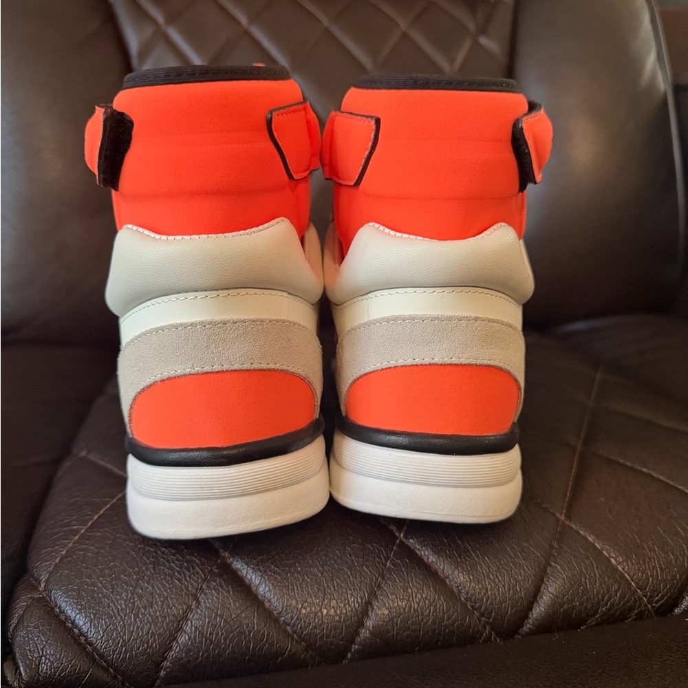 CHANEL Vibrant Orange and Cream Sneakers - Picture 4 of 6